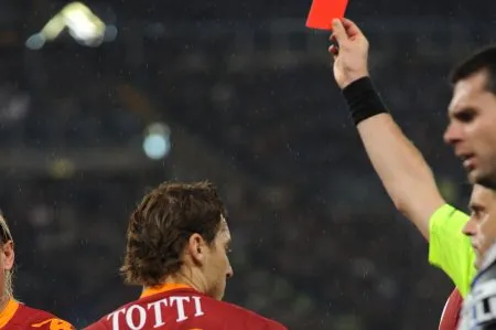 Totti suspendu quatre matchs