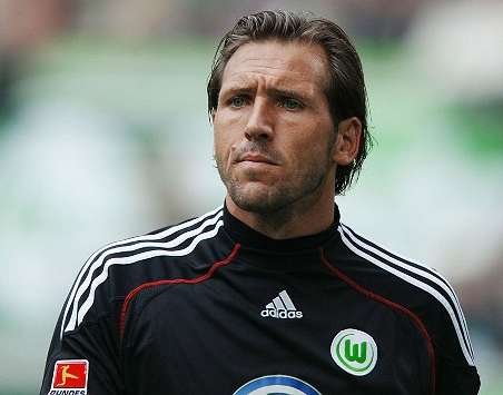 Un loup sur le flanc