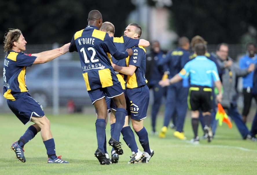 L2 – Caen champion, Arles-Avignon en Ligue 1!