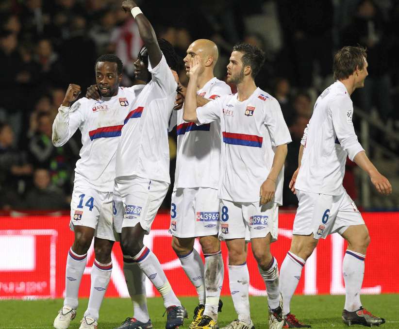 Lyon et Auxerre rient, Lille pleure