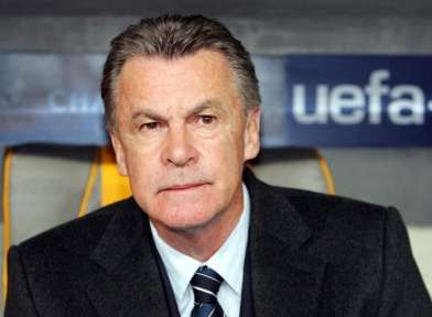 Suisse : Hitzfeld hésite encore