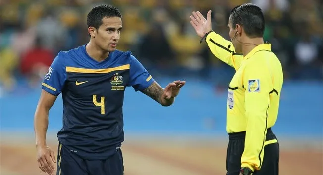 Australie : Cahill suspendu un match