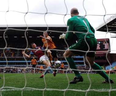 Angleterre: James débutera dans les cages