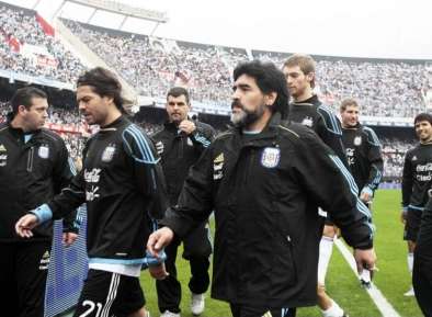 Maradona rompt le silence