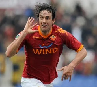 Toni à moitié au Genoa ?