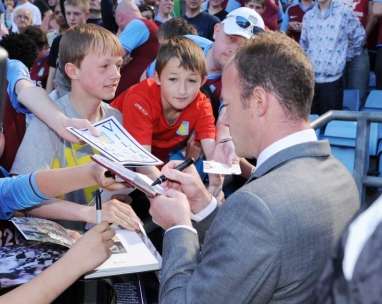 Shearer attaque Capello