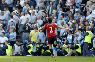 Neville reste bien à Manchester