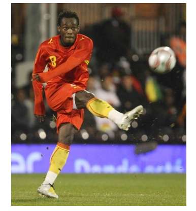 Essien derrière le Ghana