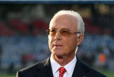 Beckenbauer défend Maradona