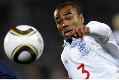 Ashley Cole vit à fond son célibat