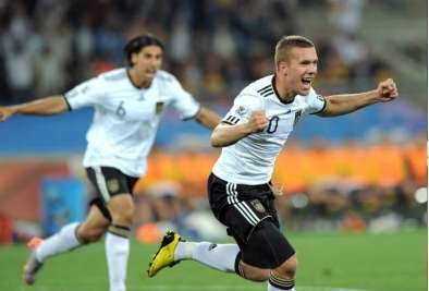 City lorgne sur Podolski