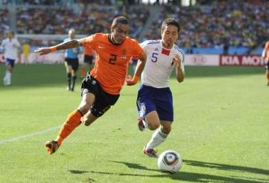 Chelsea à l&rsquo;assaut de Van der Wiel