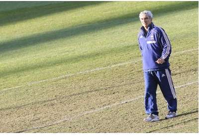 Maman Domenech défend Raymond