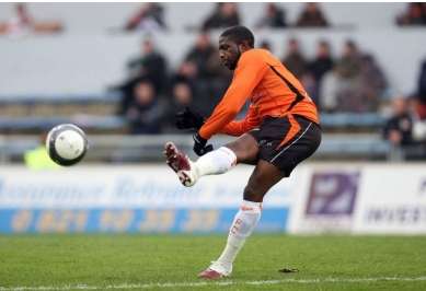 Mvuemba prolonge à Lorient