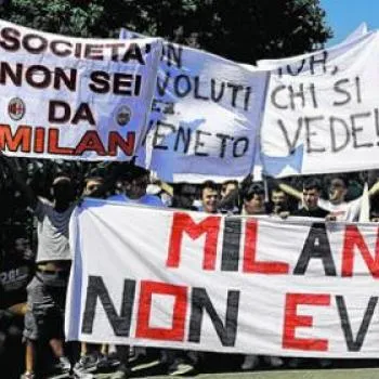 Manif anti-Berlusconi au Milan