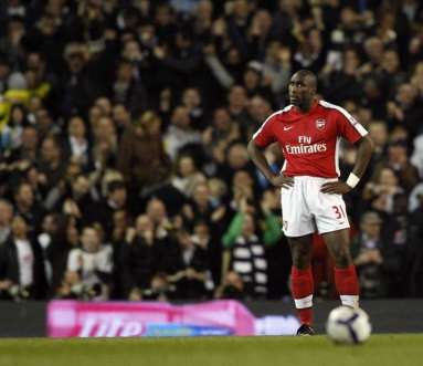 Sol Campbell prolonge