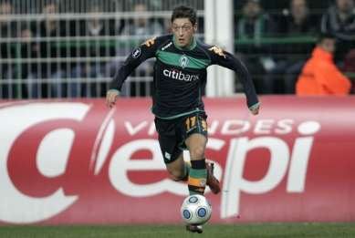 Özil à la place de Fabregas ?