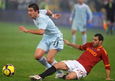 Kolarov file à City