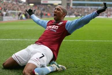 Villa tient à Young