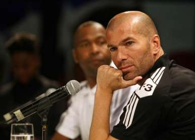 Zidane met la main à la pâte