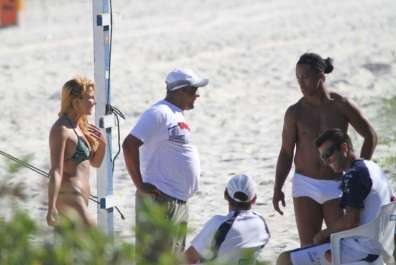 Ronaldinho out 1 mois ?