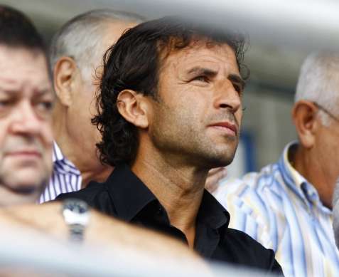 Luis Milla très concentré