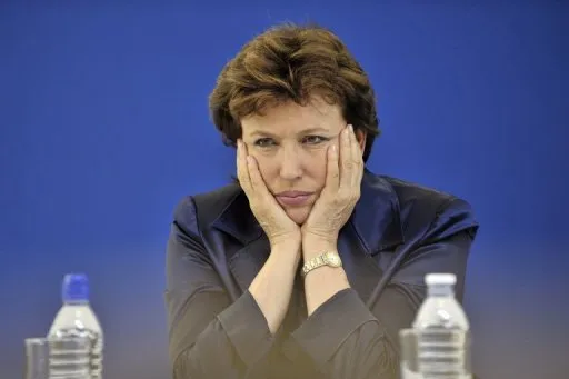 Bachelot persiste et signe