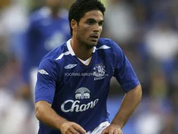 Arteta à la place de Fabregas ?