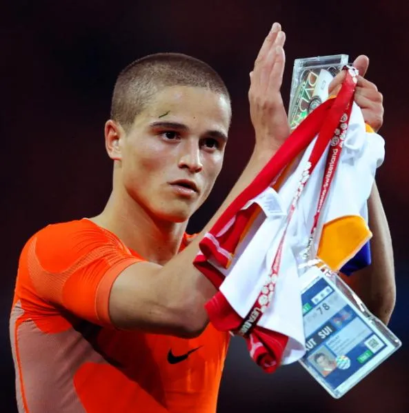 Arsenal suit Afellay