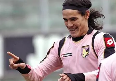 Cavani file à Naples