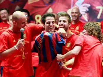 Busquets en rajoute sur Cesc