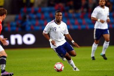 L&rsquo;OM suit Nzogbia