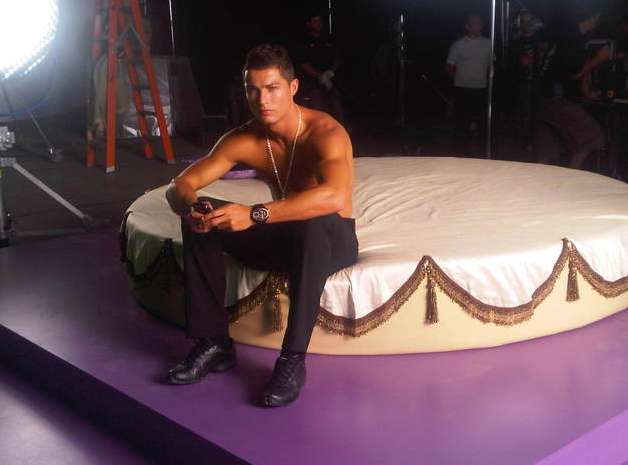 CR7 se déshabille pour des montres