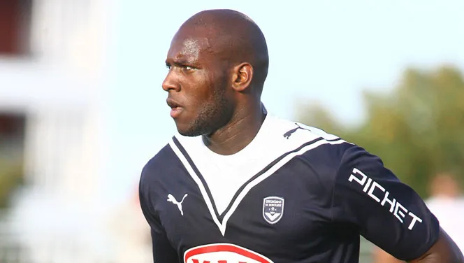 Arsenal : Ciani à la place de Squillaci ?