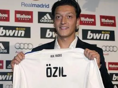 Ozil vaut 250 millions