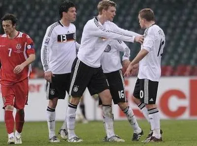 Podolski supporte Ballack