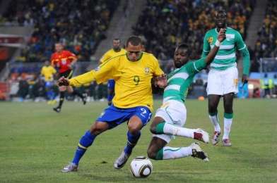 Luis Fabiano prolonge