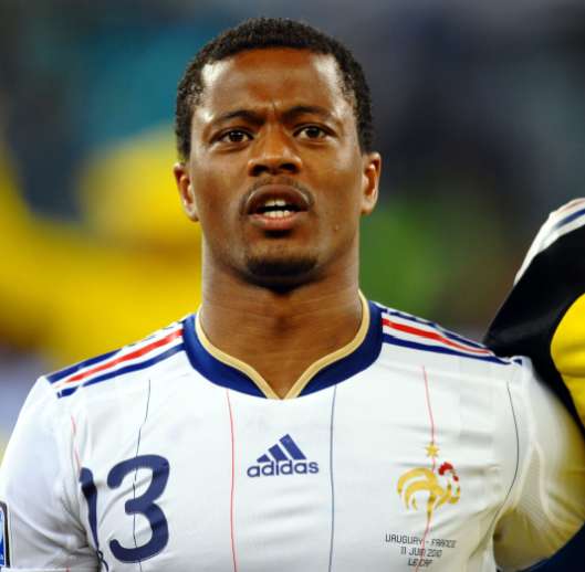 Evra contre-attaque !