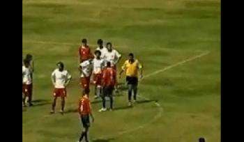 Quand l&rsquo;arbitre baffe un joueur