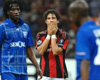 Pato absent un mois