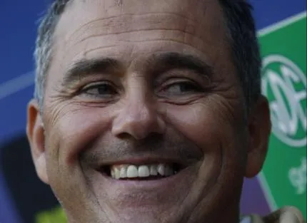 Arles : Estevan mis à pied