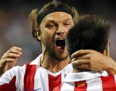 Ujfalusi prend 2 matches