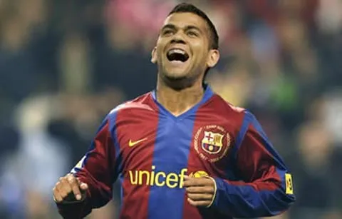 Dani Alves souhaite prolonger