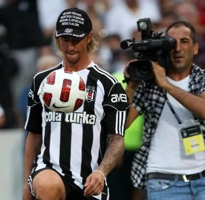 Guti : «<span style="font-size:50%">&nbsp;</span>Raul et moi méritions mieux<span style="font-size:50%">&nbsp;</span>»