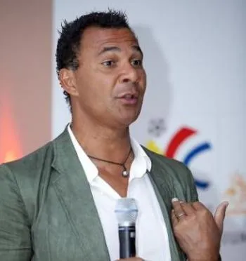 R. Gullit : «Blanc relèvra le défi»