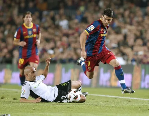 Daniel Alves vs Vicente