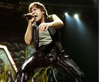 Bruce Dickinson pilote Liverpool