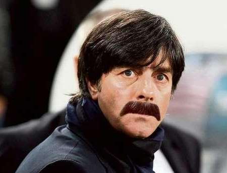 Bild fout une moustache à Löw