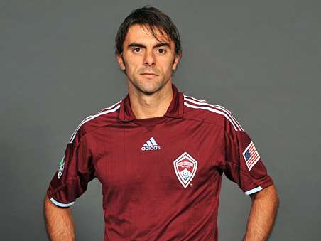 Le Pou s&rsquo;accroche toujours