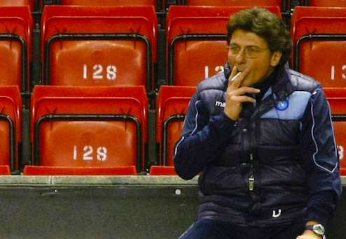 Photo: Mazzari fume dans le stade